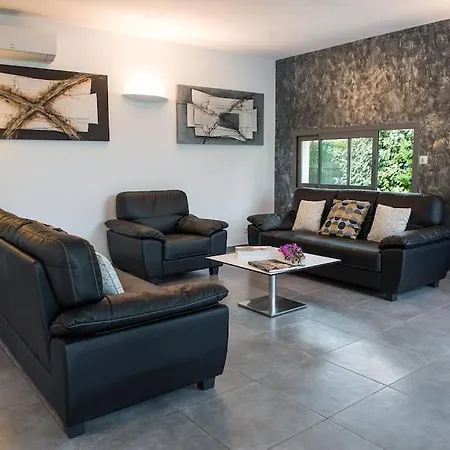 Des Arts, 100 Meters From The Sea, Swimming Pool, Wifi, Air Conditioning And 6 Bikes Willa
