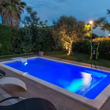 Des Arts, 100 Meters From The Sea, Swimming Pool, Wifi, Air Conditioning And 6 Bikes *