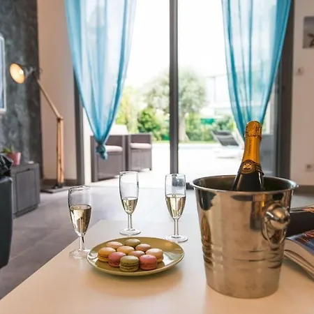 Des Arts, 100 Meters From The Sea, Swimming Pool, Wifi, Air Conditioning And 6 Bikes Villa Sète