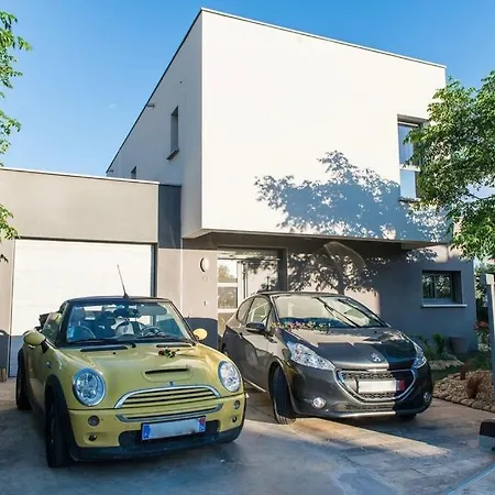 Des Arts, 100 Meters From The Sea, Swimming Pool, Wifi, Air Conditioning And 6 Bikes