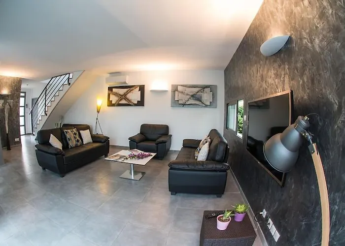 Villa Des Arts, 100 Meters From The Sea, Swimming Pool, Wifi, Air Conditioning And 6 Bikes Sete