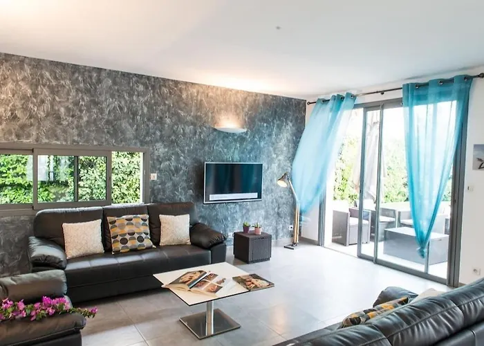 Des Arts, 100 Meters From The Sea, Swimming Pool, Wifi, Air Conditioning And 6 Bikes Villa Sete