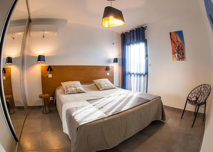 Des Arts, 100 Meters From The Sea, Swimming Pool, Wifi, Air Conditioning And 6 Bikes *