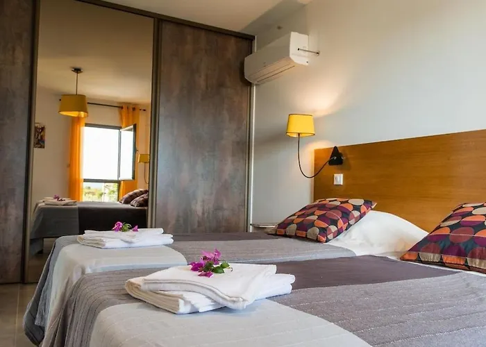 Des Arts, 100 Meters From The Sea, Swimming Pool, Wifi, Air Conditioning And 6 Bikes Villa Sete