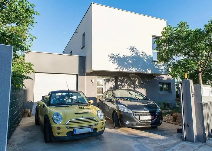 Des Arts, 100 Meters From The Sea, Swimming Pool, Wifi, Air Conditioning And 6 Bikes